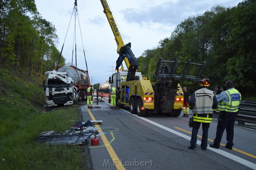 VU Gefahrgut LKW umgestuerzt A 4 Rich Koeln Hoehe AS Gummersbach P550.JPG - Miklos Laubert